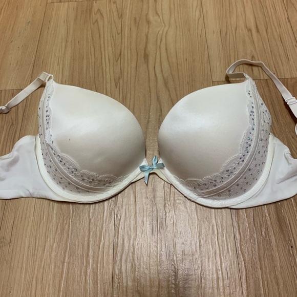 Victoria's Secret Other - ✨HP✨ 🌺 2/$25 Victoria’s Secret Sexy Push-up bra